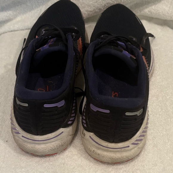 Brooks Black/Navy/Pink Athletic Shoes size 10
Adrenaline GTS women’s - Picture 7 of 7